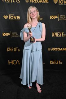 Elle Fanning feet photo 8