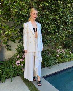 Elle Fanning feet photo 18