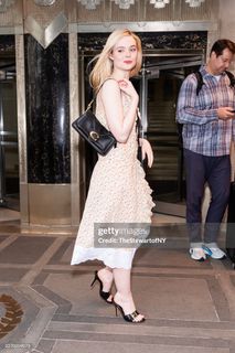 Elle Fanning feet photo 10