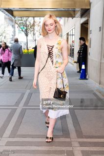 Elle Fanning feet photo 8