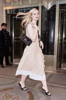 Elle Fanning feet photo 7
