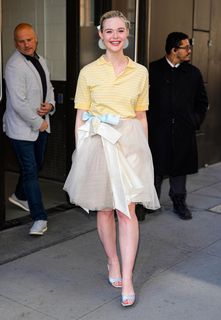 Elle Fanning feet photo 3