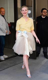 Elle Fanning feet photo 19