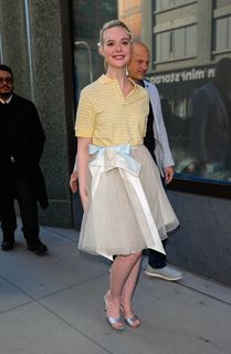 Elle Fanning feet photo 16