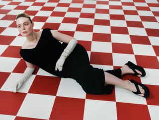 Elle Fanning feet photo 14