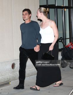 Elle Fanning feet photo 15