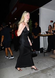 Elle Fanning feet photo 8