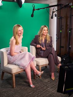 Elle Fanning feet photo 2
