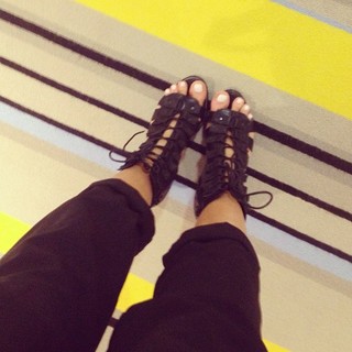 Elle Ferguson feet photo 1