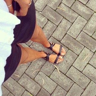 Elle Ferguson feet photo 3