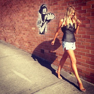 Elle Ferguson feet photo 4