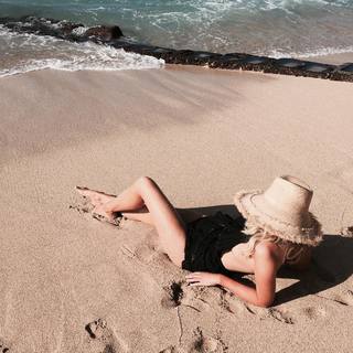 Elle Ferguson feet photo 14