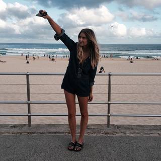 Elle Ferguson feet photo 2