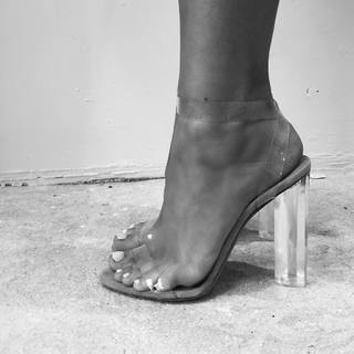 Elle Ferguson feet photo 5