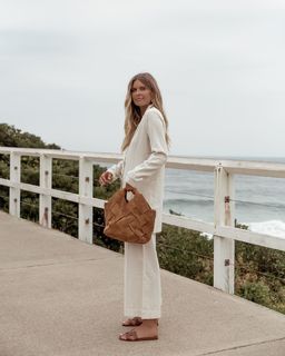 Elle Ferguson feet photo 7