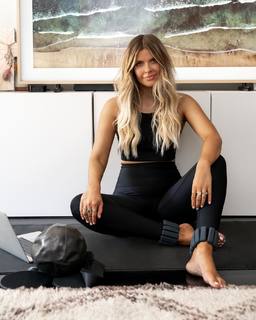 Elle Ferguson feet photo 9