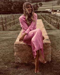 Elle Ferguson feet photo 2