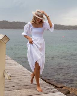 Elle Ferguson feet photo 3