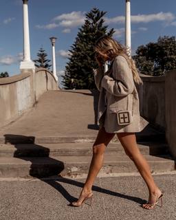 Elle Ferguson feet photo 5