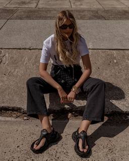 Elle Ferguson feet photo 18