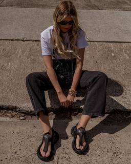 Elle Ferguson feet photo 17