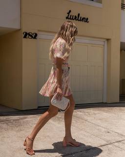 Elle Ferguson feet photo 13