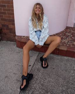 Elle Ferguson feet photo 6