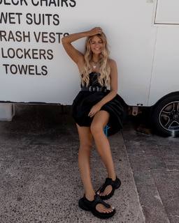 Elle Ferguson feet photo 3