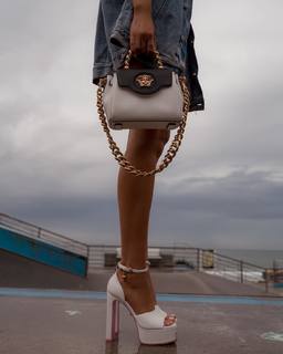 Elle Ferguson feet photo 16