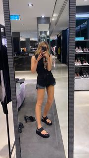 Elle Ferguson feet photo 16