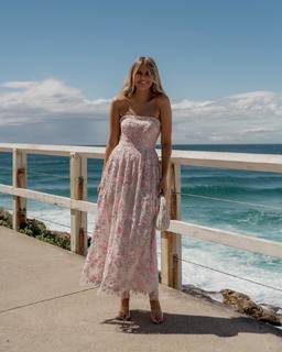 Elle Ferguson feet photo 8