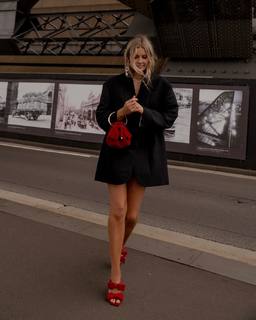 Elle Ferguson feet photo 1