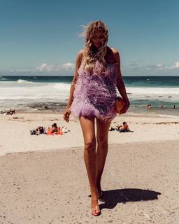 Elle Ferguson feet photo 2