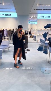 Elle Ferguson feet photo 6