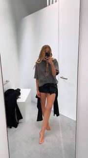 Elle Ferguson feet photo 2