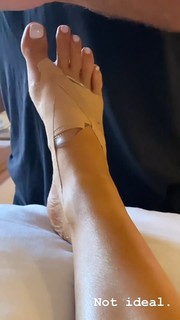 Elle Ferguson feet photo 4