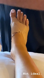 Elle Ferguson feet photo 3