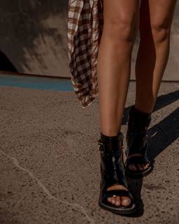 Elle Ferguson feet photo 11