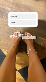 Elle Ferguson feet photo 5