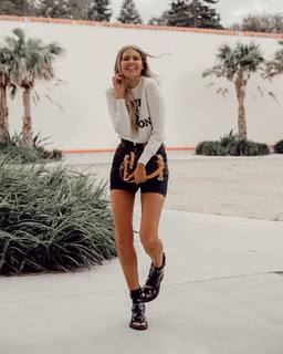 Elle Ferguson feet photo 9