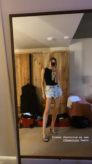 Elle Ferguson feet photo 2