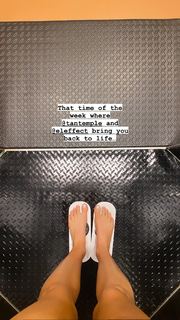Elle Ferguson feet photo 17