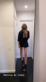 Elle Ferguson feet photo 8