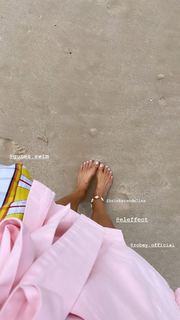 Elle Ferguson feet photo 10