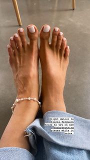 Elle Ferguson feet photo 16