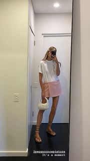 Elle Ferguson feet photo 1