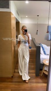 Elle Ferguson feet photo 11