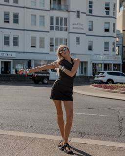 Elle Ferguson feet photo 5