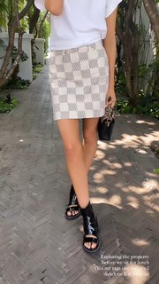 Elle Ferguson feet photo 16