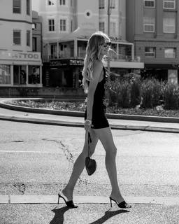 Elle Ferguson feet photo 15
